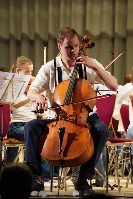 Alexander Köck begeisterte als Solist am Chello.
