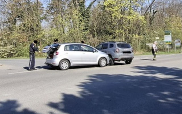 Zwei Pkw kollidierten dabei, eine Person wurde leicht verletzt. | Foto: FF Eggenburg