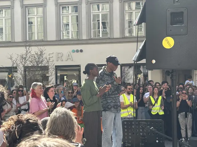 Victoria und Joseph Oshakuade auf der Bühne. | Foto: MeinBezirk Innsbruck