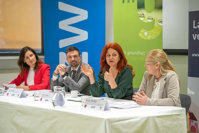 v.r.n.l: Ines Viertler, stellvertretende Sprecherin der nicht-ärztlichen Gesundheitsberufe in der Tiroler Gesundheitsplattform, Cornelia Hagele, Landesrätin für Gesundheit, Pflege, Bildung, Wissenschaft und Forschung, Andreas Huber, Geschäftsführer fh gesundheit und AZW-Direktor,  Martina Prokopetz, Studiengangsleiterin Radiologietechnologie der fh gesundheit
 | Foto: fh gesundheit