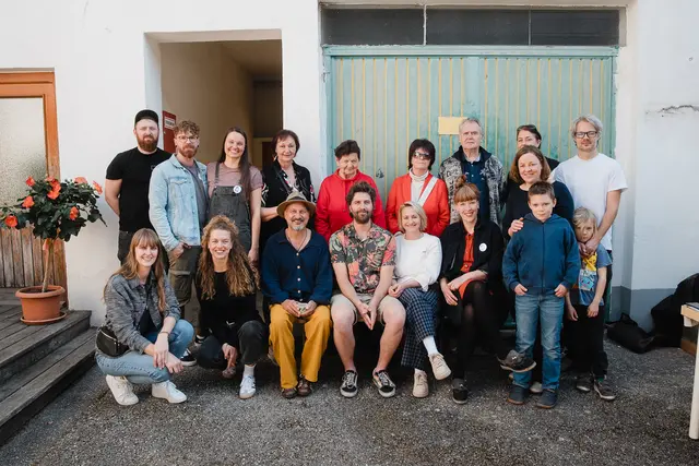  Eröffnung KOHO, Kollektiv in Grein. Gruppenbild mit den Helfern.  | Foto: David Erber