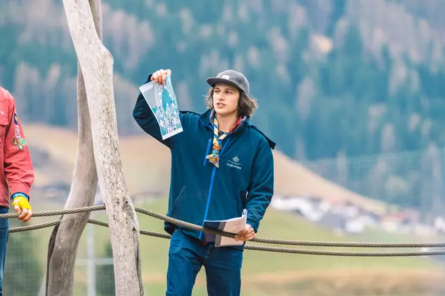 Benjamin Stern erklärte den Kindern den Ablauf des Tages.  | Foto: Pernsteiner