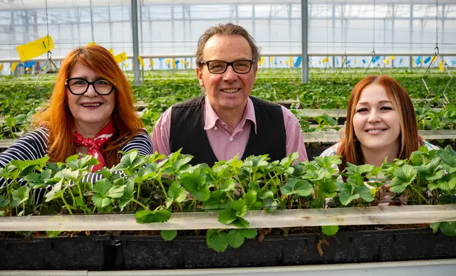 Familie Lierzer bringt süße Früchte zum 