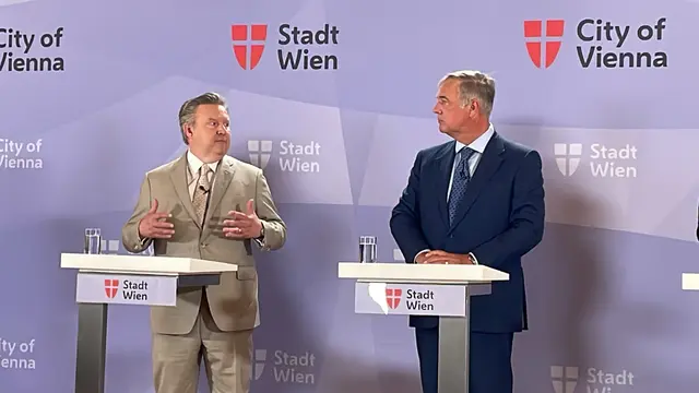 Bürgermeister Michael Ludwig (SPÖ, l.) und Wirtschaftskammer Wien-Präsident Walter Ruck zeigen sich erfreut über die neue Rekord-Bilanz. (Archivbild) | Foto: Barbara Schuster/MeinBezirk