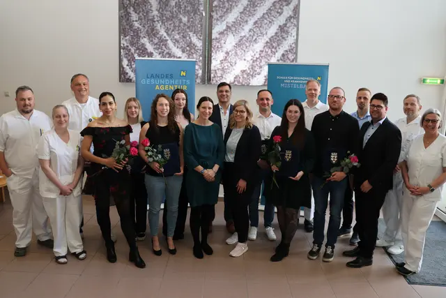 Acht Absolventinnen starten jetzt durch