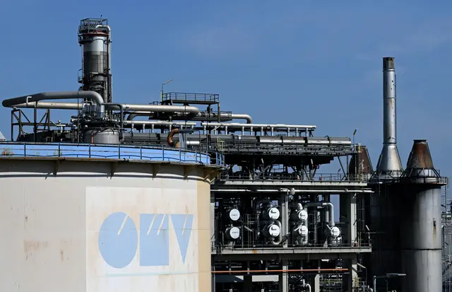 Notstandsreserven angezapft: Eine erste Rohölmenge wird von der OMV verarbeitet, die dafür rund 56.000 Tonnen aus den Beständen erwirbt. (Archiv) | Foto: APA-Images / APA / HELMUT FOHRINGER