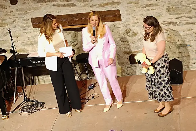 LR Daniela Winkler im Gespräch mit Krebshilfe-Vizepräsidentin Edmira Bekto über das großartige Engagement der Krebshilfe Burgenland und das Projekt "Mama/Papa hat Krebs". | Foto: Peter Seper