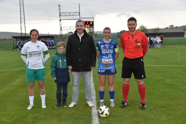 Matchpatronanz: Rebecca Reichart (Kapitänin Neusiedl), Maximilian und Thomas Hochwarter, Leonie Pinter (Kapitänin Südburgenland 1c) und Schiedsrichter Bernhard Luef | Foto: MeinBezirk/Michael Strini