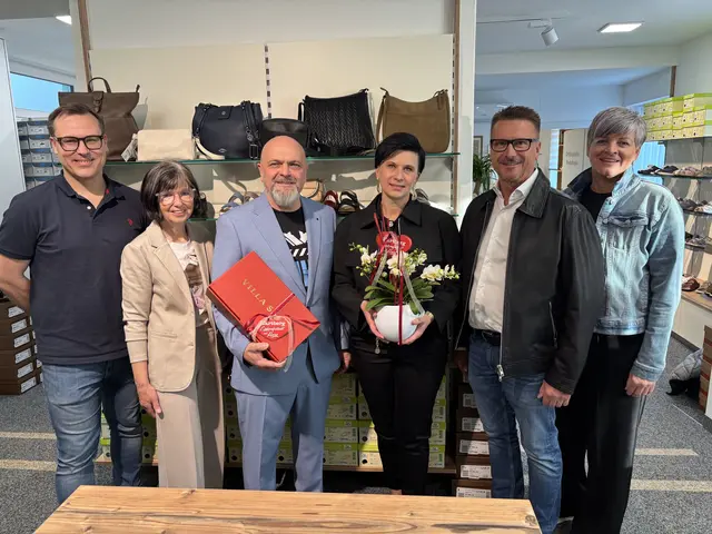 Auch die Einkaufsstadt Hartberg gratulierte zu den neuen Räumlichkeiten. | Foto: Johann Taucher