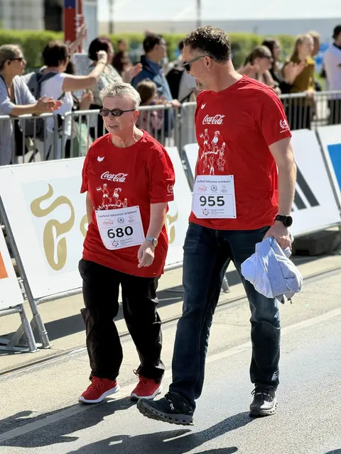 Barbara Leitgeb mit Felix Felberbauer beim Coca-Cola Inclusion Run 2026 | Foto: Sebastian Koller