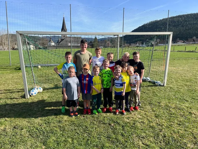 Sportbegeisterte Kinder treffen sich jeden Freitag um 18 Uhr am Sportplatz in Glödnitz. | Foto: Privat