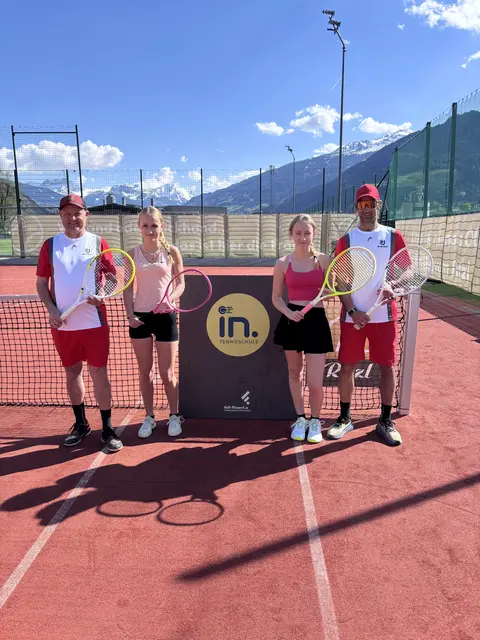 V.l. Daniel Stiegler, Lisa und Marie Freystätter und Reinhard Mitterer vom TC Fügen.  | Foto: Haun