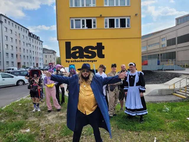 Veranstalter Reiner Opfolter (Mitte) freut sich über 700 Besucher bei der dritten last Con. | Foto: Reiner Opfolter