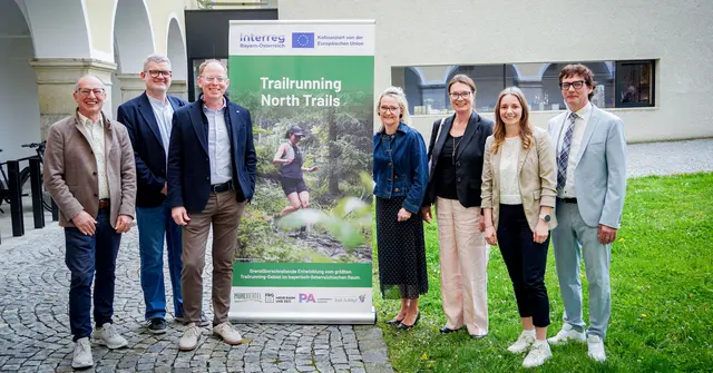 Die Partner des neuen North-Trails-Projekts: (v.l.) Reinhold List und Markus Obermüller (Tourismusverband Mühlviertel), Wolfgang Dobretzberger und Anita Katzinger (Stift Schlägl), Edith Bottler (Landkreis Passau), Sabrina Spitzl (Tourismusverband Mühlviertel) sowie Stefan Schuster (Landkreis Freyung-Grafenau). | Foto: Tourismusverband Mühlviertel