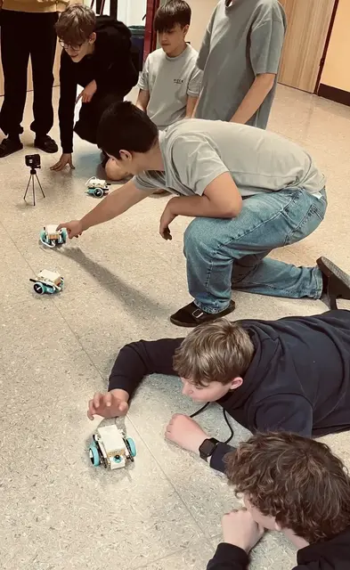 IMS Schüler bauen und programmieren eigene Roboter
