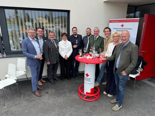 Vom Roten Kreuz im Bezirk Horn nahmen Bezirksstellenleiter Mario Lengenfeldner und sein Stellvertreter Bruno Pint teil. | Foto: Manuela Danzinger