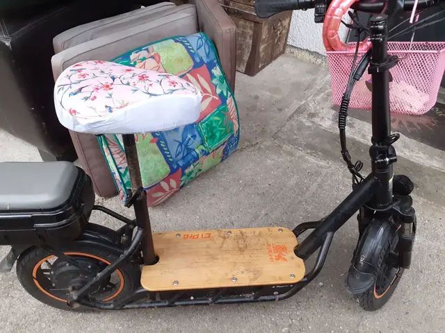 Der Sitz-Scooter wurde in Igls gestohlen. Der Dieb soll das Fahrzeug rasch zurückgeben, | Foto: FB/Winkler