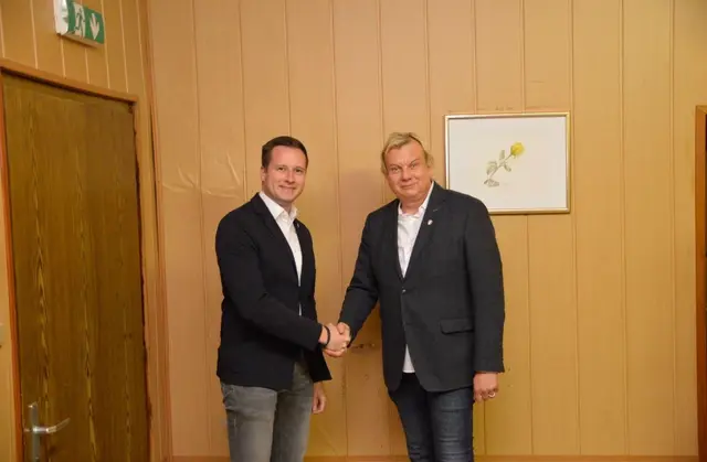 Landtagsabgeordneter Thomas Grandits (links) gratulierte Josef Fürbass zur Wiederwahl. | Foto: FPÖ