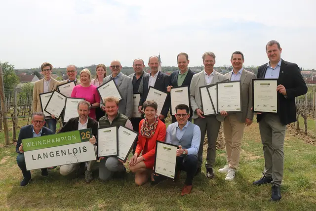 Gruppenbild mit Weinchampions.