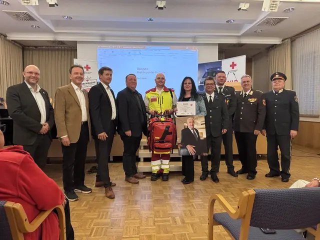 Eva Stifter wurde für ihre Spende eines First-Responder-Rucksacks gewürdigt. | Foto: Rosenberger Victoria