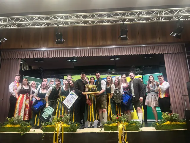 Die Landjugend Moosburg freut sich sehr über den Gewinn des Goldenen Löwen. | Foto: Daniel Gfrerer