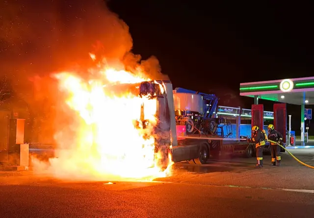 Nächtlicher LKW-Brand - keine Verletzten dank schneller Hilfe
