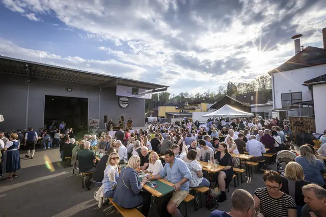Die 15-Jahr-Feier lockte zahlreiche Gäste an. | Foto: designreich.at/Daniel Reichinger