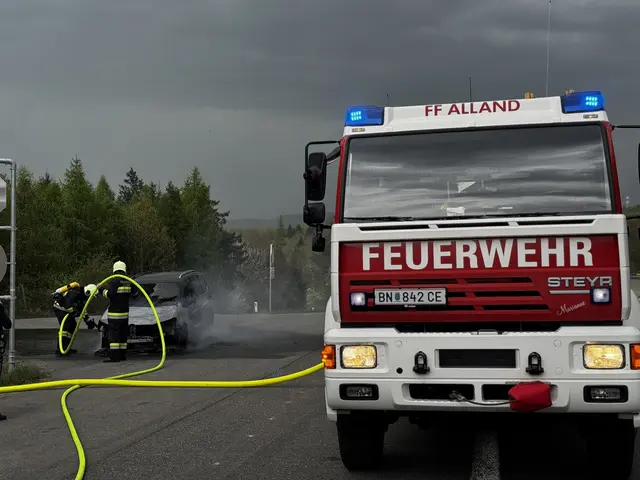 Feuerwehr Alland im Löscheinsatz. | Foto: FF Alland