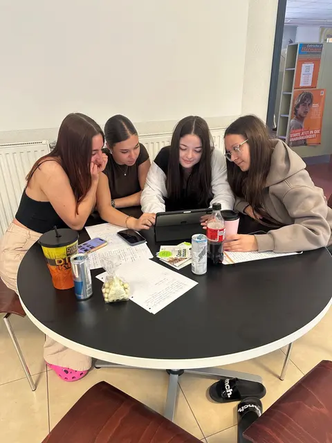 Junge Unternehmer - von Reise-App bis zu sozialer Plattform