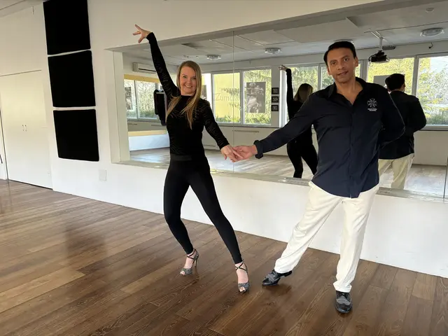 Claudia Furtner und Edwin Lasso-Torres vom Salsa Studio Salzburg führen das Tanzstudio im Stadtteil Riedenburg und bieten seither verschiedene Kurse für alle Altersgruppen an. | Foto: Lisa Gold