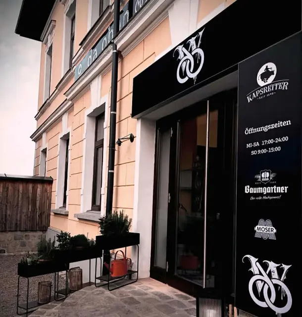 Seit 13. März hat der "obanWiacht" z'Lambrechten wieder geöffnet. Der Zulauf ist enorm, freut sich Wirt Patrick Greiner. | Foto: Patrick Greiner