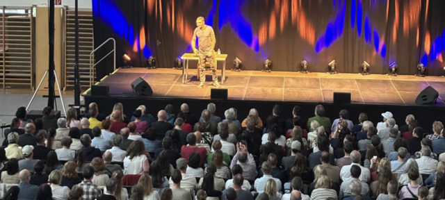 Im Mittelpunkt des Programms stand das Thema Älterwerden und der Umgang mit den sogenannten „Best Agers“. | Foto: Bernhard Schabauer