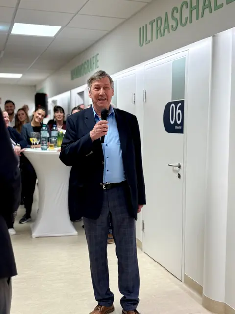 Bezirksvorsteher Erich Hohenberger (SPÖ) lobte das engagierte Team bei der Eröffnungsfeier.  | Foto: BV3