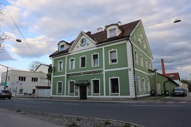 Seit 1904 gibt es das Gasthaus "Auerhahn", damals noch Steg, mittlerweile – bald gibt es wieder traditionelle Hausmannskost. | Foto: Reischl (alle)