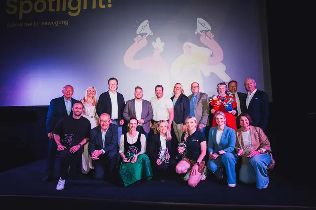 Große Auszeichnung für die Helden der Bewegungsrevolution