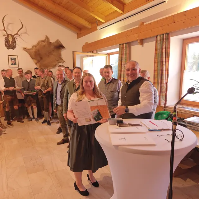 Auch immer mehr Frauen lassen sich zu Jägerinnen ausbilden – freut sich auch Bezirksjägermeister Alois Selker (r.). | Foto: Jägerschaft Schärding