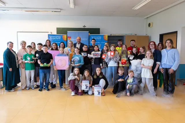 Präsentierten das neue Konzept der Feriencamps (v. l.): Viktoria Lehrner-Fabes, Leiterin des Camps am Standort Mattersburg, Gesamtorganisator Daniel Karacsonyi, Bildungslandesrätin Daniela Winkler und Bürgermeisterin Claudia Schlager in der MS Mattersburg | Foto: Christoph Novak / Büro LR.in Winkler