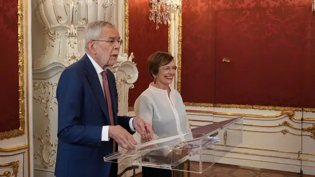 Bundespräsident Alexander Van der Bellen mit Gattin Doris Schmidauer. | Foto: Andreas Pölzl/MeinBezirk