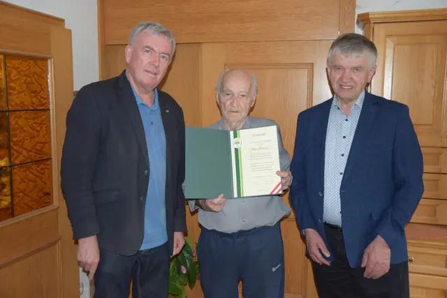 Von links: UBV-Landesobmann Karl Keplinger, Anton Stummer aus Oberaigen und Organisationsreferent Johann Großpötzl. | Foto: UBV