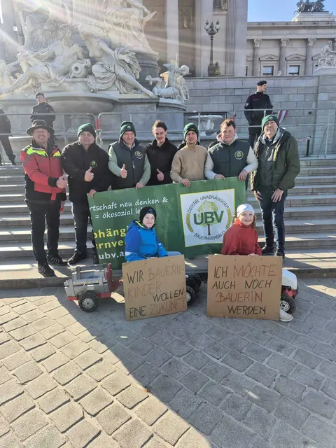 Mitglieder des Unabhängigen Bauernverbands aus dem Bezirk Scheibbs gingen in Wien auf die Barrikaden.