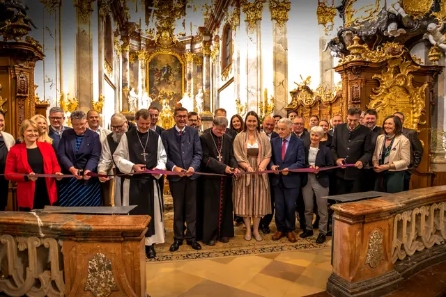 Im Rahmen einer Festmesse wurde der neue Pilgerweg im Stift Wilhering feierlich eröffnet. | Foto: Romana Bartl