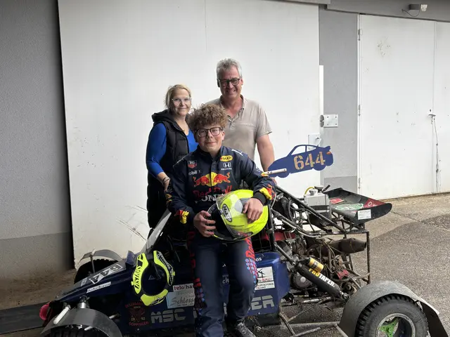 Die Eltern Alexandra und Thomas unterstützen Ben und sind froh, dass er im Motosportverband so gut aufgenommen wurde. | Foto: MeinBezirk.at/Astrid Siebert