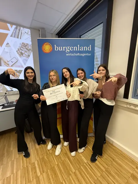 Schülerinnen und Schüler der HAK Oberpullendorf entwickelten im Rahmen der Entrepreneurship Week eigene Geschäftsideen. Das Team „Café Zeitschmaus“ überzeugte die Jury mit seinem Konzept eines Generationencafés und sicherte sich den ersten Platz. | Foto: HAK/HAS Oberpullendorf