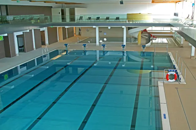 Das 25 Meter lange Sportbecken im Hallenbad Braunau. | Foto: Stadt Braunau