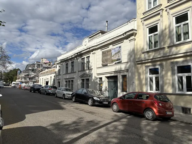 Werkstattgebäude wird „kleine Reißzeugfabrik“ mit Arztpraxis