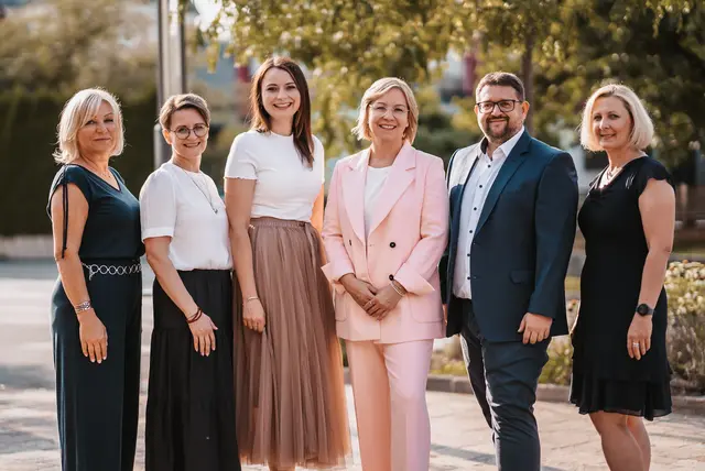 Das Team im Gemeindeamt Gabersdorf: Amtsleiter Thomas Scheucher, Bürgermeisterin Karin Stromberger, Finanzbuchhaltung Angelika Klapsch, Lohnverrechnung Karin Luttenberger-Sommer sowie Bürgerservice Viktoria Huss – gemeinsam im Einsatz für die Anliegen der Bürgerinnen und Bürger. | Foto: Michaela Lorber
