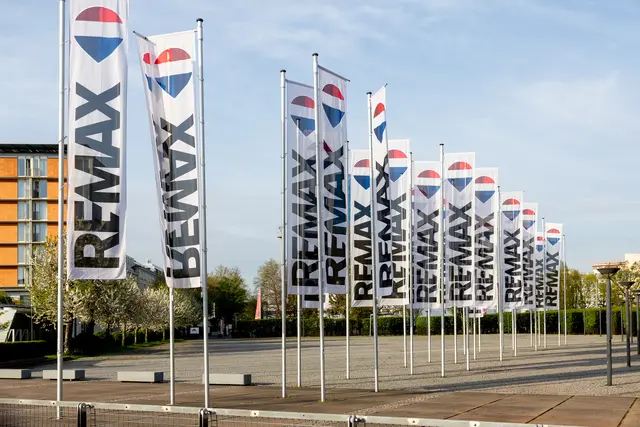 [Anzeige] RE/MAX lud zum größten Branchenevent ins Linzer Design Center