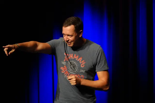 „50 Shades of Schmäh“ für volle Sporthalle Horn