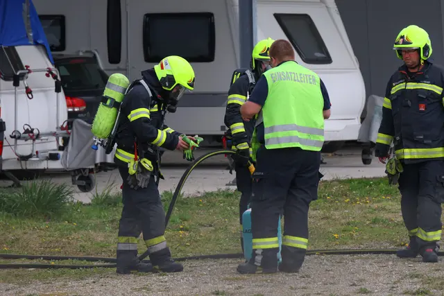 Gefahr ging von einer Propangasflasche in einem Wohnwagen in Weißkirchen aus, aus dem der Inhalt entwich. | Foto: laumat.at