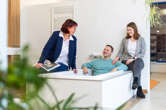 Badewannen, Waschbecken, WC und Co.: Bei Kienast gibt es eine breite Auswahl hochwertiger Sanitär-Einrichtungsgegenstände. | Foto: Benjamin Wald